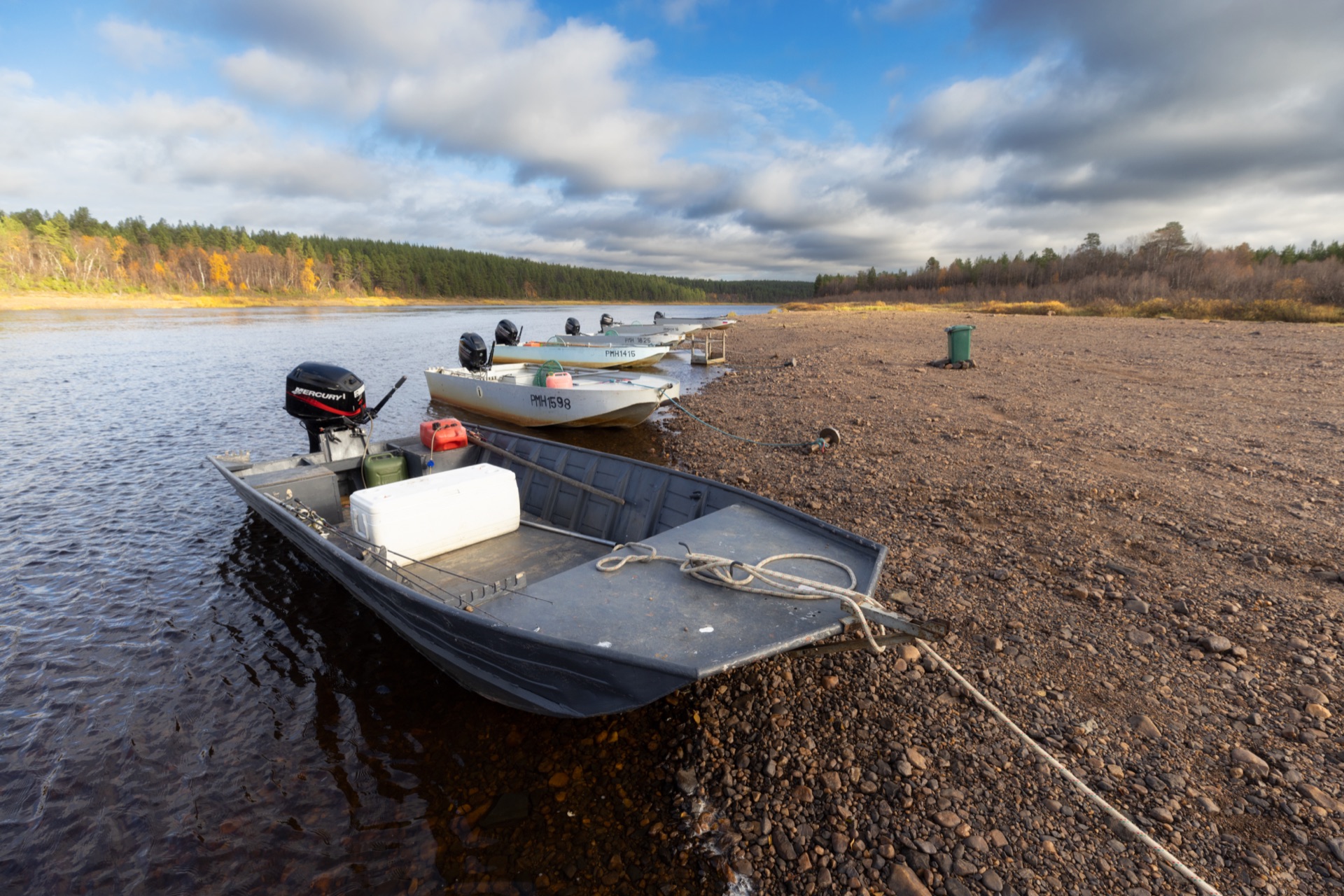 Лодки на реке Поной